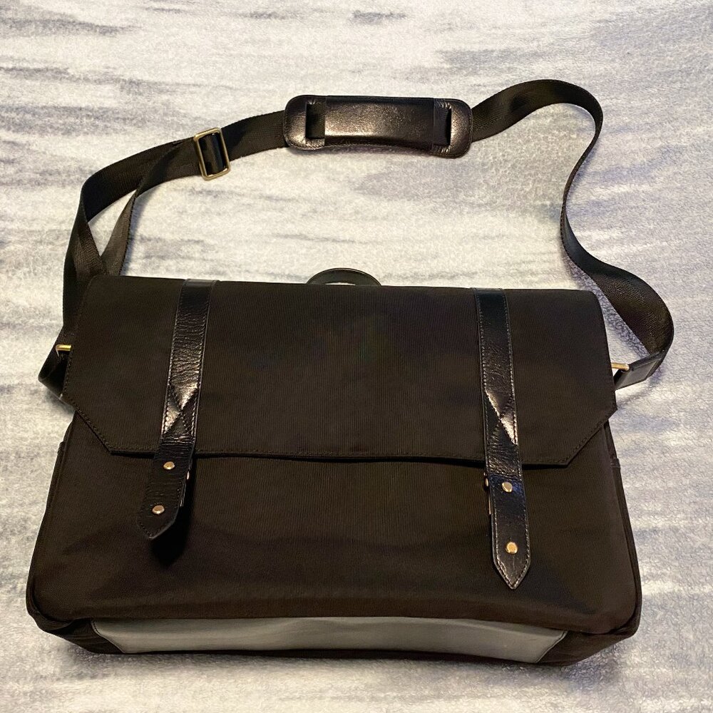 Jo Totes (Johansen) Camera Bag - Messenger Style, Black with Buckles